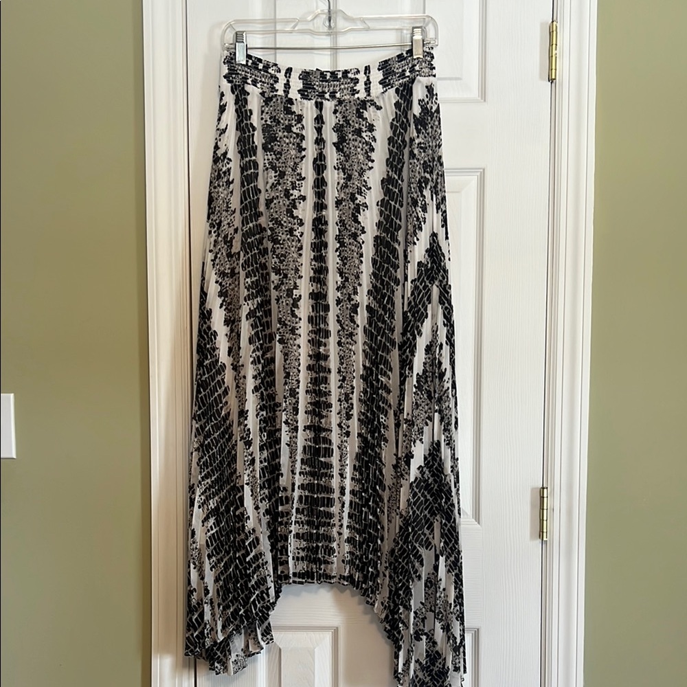 Black and White Patterned Women's Maxi Skirt